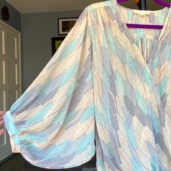 Lovestitch Hi-Lo Pastel Colored Blouse - Picture 3 of 15